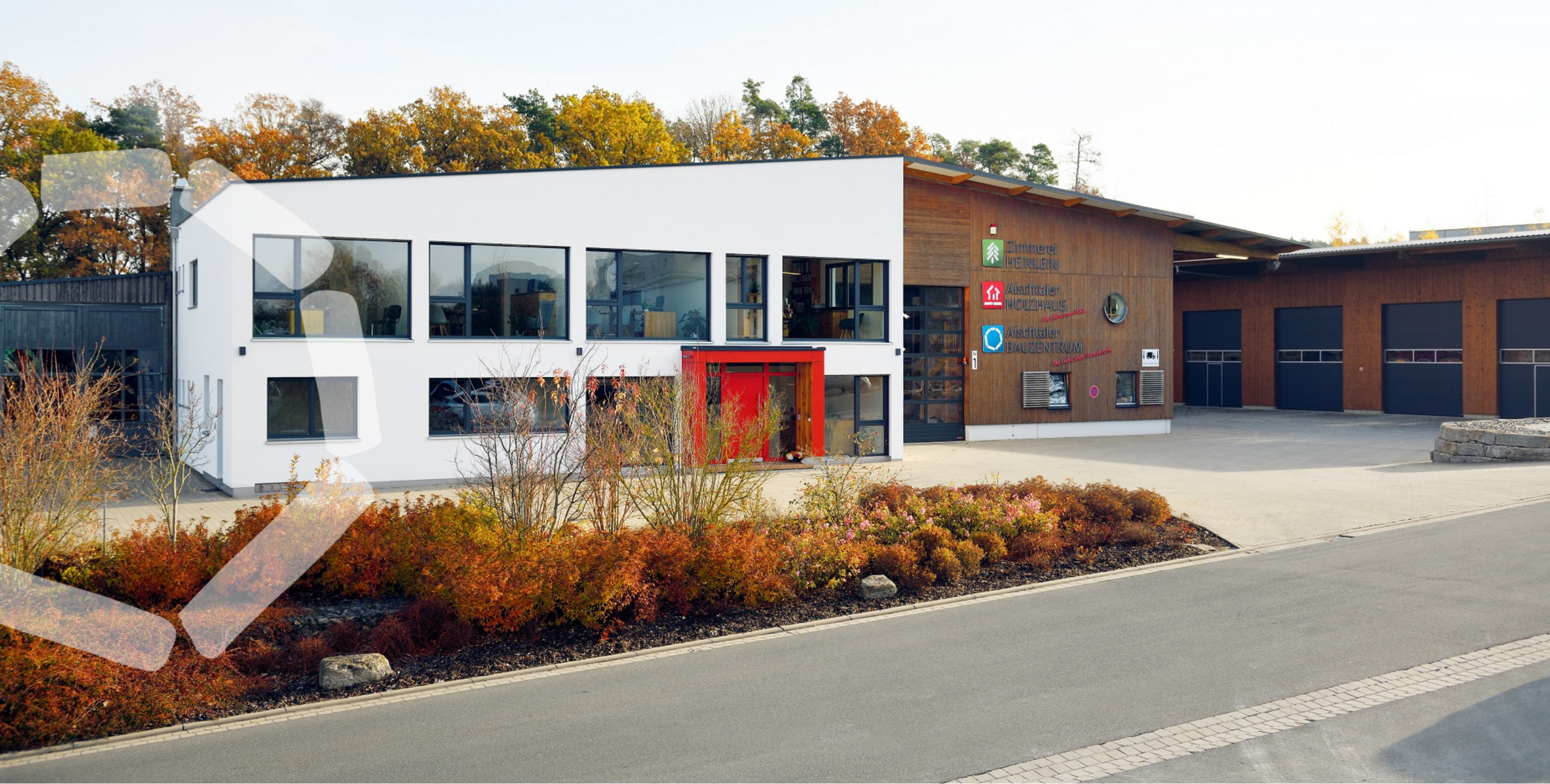 Firmensitz Aischtaler Bauzentrum, Fassade mit Logos – Haustechnik & Spenglerei in Neustadt an der Aisch