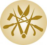 Goldene Handwerkzeuge auf beigem Hintergrund, Spengler